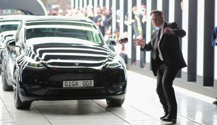 Tesla Robotaxi Isn't What Elon Musk Needs; Analysts Reveal How He Can Solve His EV Problems