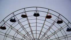 Family Sues Oregon’s Oaks Amusement Park Over Ride Malfunction, Seeks $125K in Damages