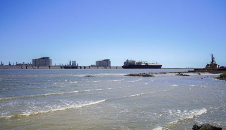 US Skilled Labor Shortage, Rising Construction Costs Threaten to Derail New LNG Projects