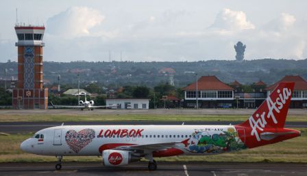 Indonesian Woman's Airport Encounter with Boss During Sick Leave: How to Handle Unexpected Workplace Encounters