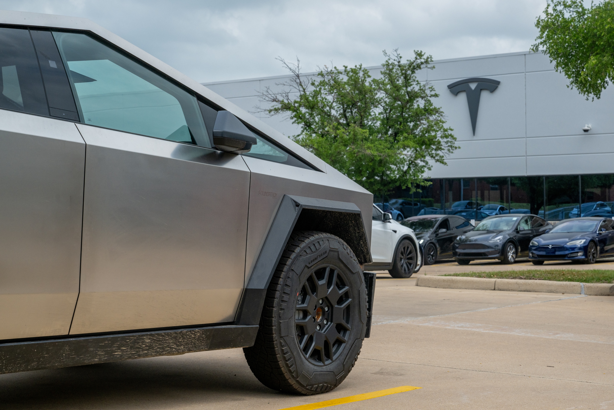 Tesla's 2024 Growth Hinges on Cybertruck's Weak Demand Due to Being