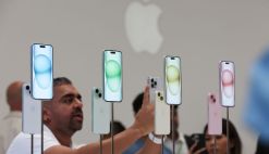 Iran Eases Import Bans on iPhones, Foreign Cars Amid Economic