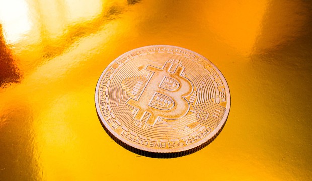 Bitcoin Dips Below $100K as Trump Targets Federal Reserve Chief