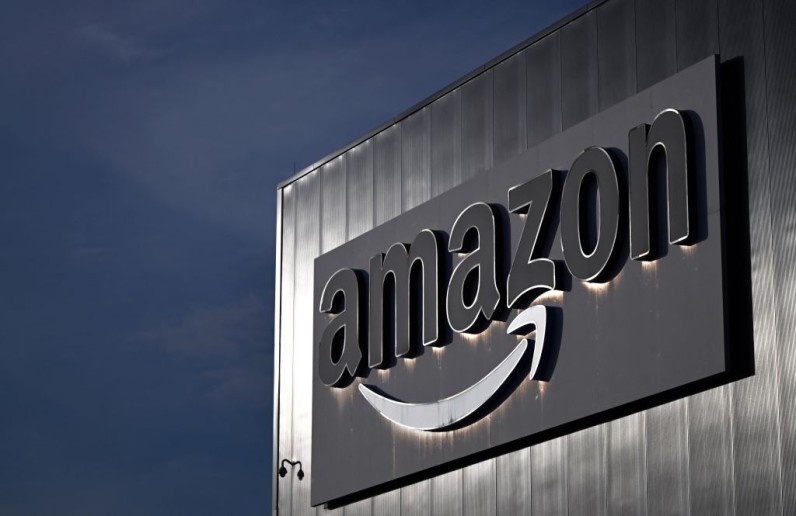 Amazon Launches Internet Satellites in High-Stakes Space Race with SpaceX
