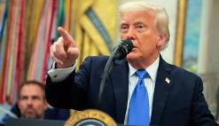 Trump Ramps Up Pressure on Apple to Manufacture in US