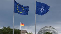 EU Braces for Trade Battle with US While Hoping for