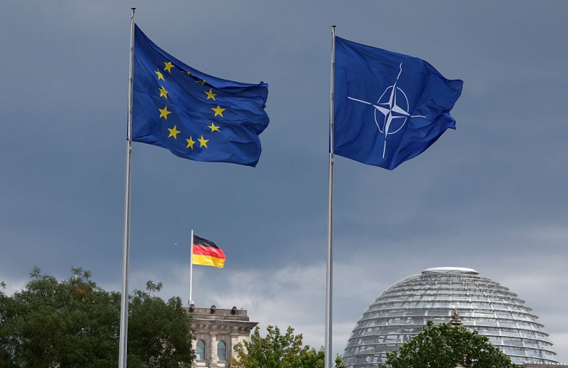 EU Braces for Trade Battle with US While Hoping for