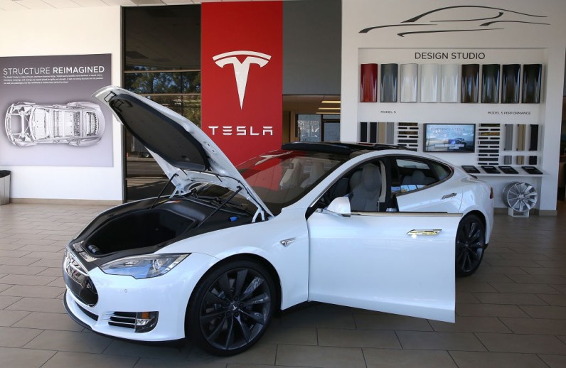 Tesla Defends Autopilot System in High-Stakes Federal Trial in Florida?hl=en