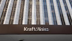 Struggling Kraft Heinz Plans Shake-Up, Could Spin Off Iconic Brands