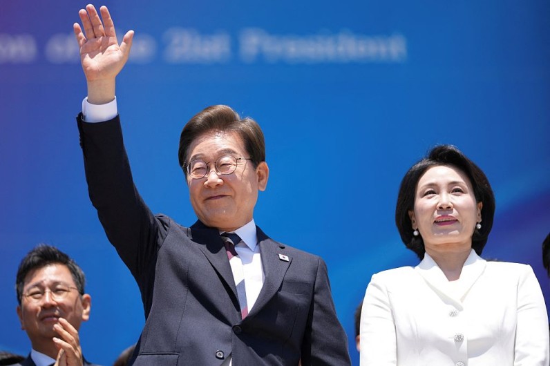South Korea’s Leader Gains Support After Securing Trade Deal with