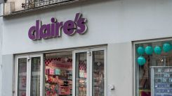 Claire’s Faces Massive Closures Amid Bankruptcy, Seeks Buyer for 800