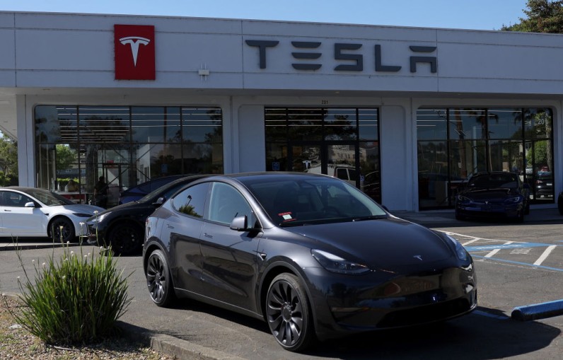 Tesla Eyes Mass Production of Lower-Priced EV Amid Market Shifts