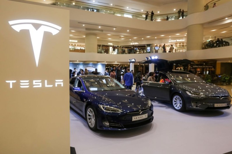 Tesla Forced to Halve Lease Costs in UK as Storage