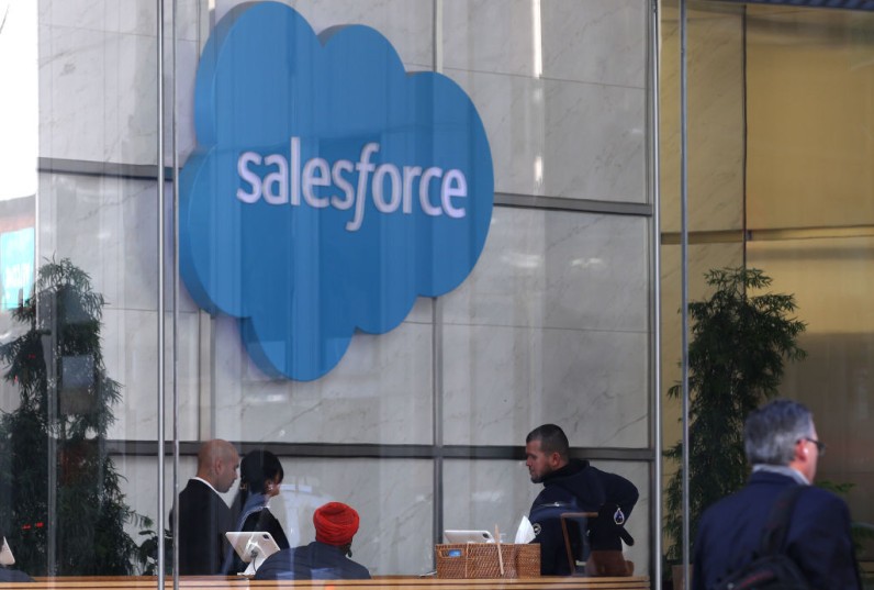 Salesforce Workforce Shrinks as Marc Benioff Credits AI for Handling