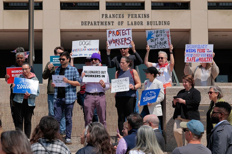 US Layoffs Hit Highest Level Since 2020 as Nearly 950,000