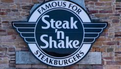 Steak 'n Shake Unveils Plan to Raise Record-Size US Flags