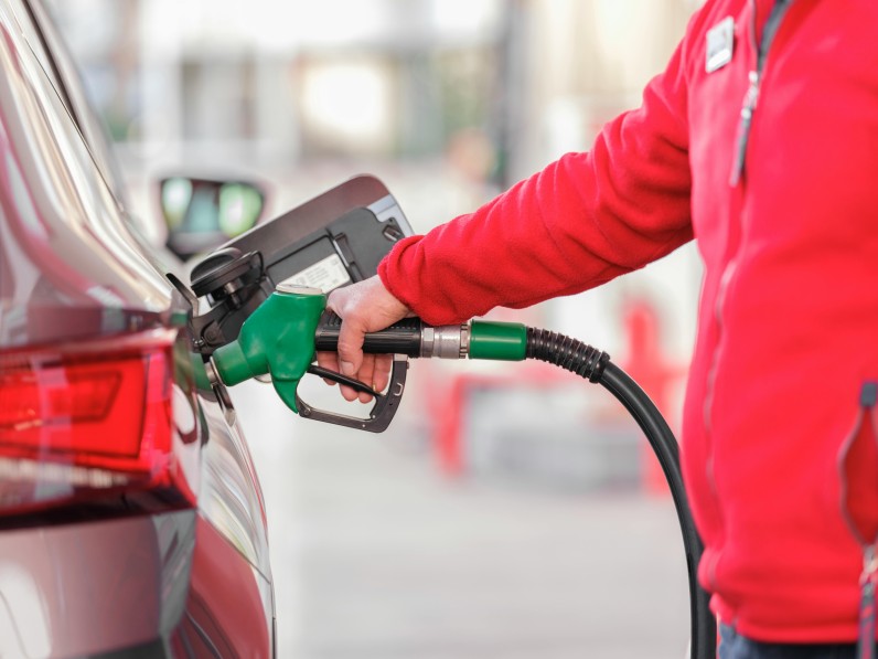 US Gas Prices Drop Below $3 for the First Time