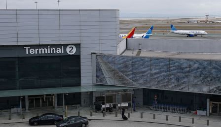 Major Airlines Offer Meals, Assistance to Unpaid Air Traffic Controllers