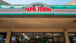Apollo Scraps Papa John’s Takeover Plan Amid Consumer Spending Slowdown
