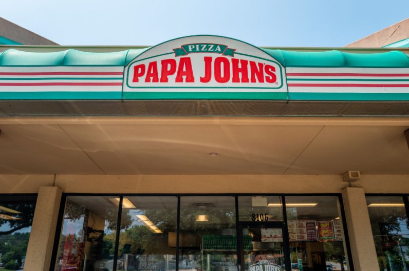 Apollo Scraps Papa John’s Takeover Plan Amid Consumer Spending Slowdown