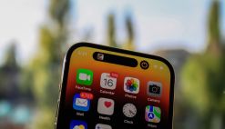 iOS 16.1 Beta: Apple Tweaks Dynamic Island's Design on iPhone 14 Pro in Dark Mode